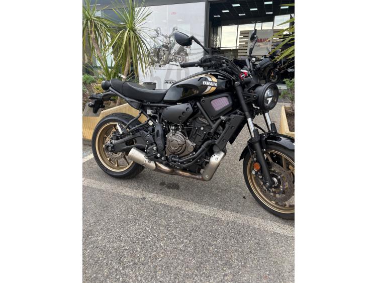 YAMAHA XSR 700