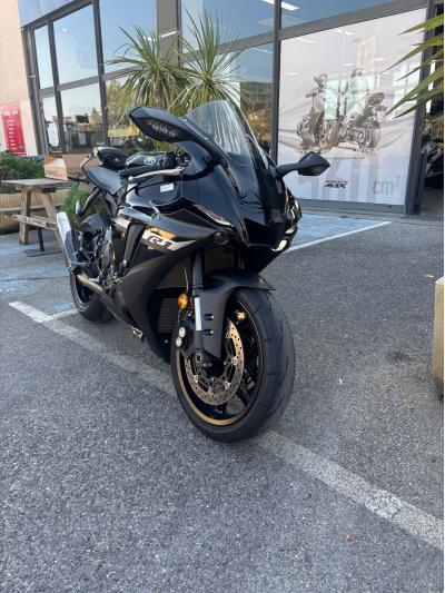 YAMAHA YZF 1000 R1
